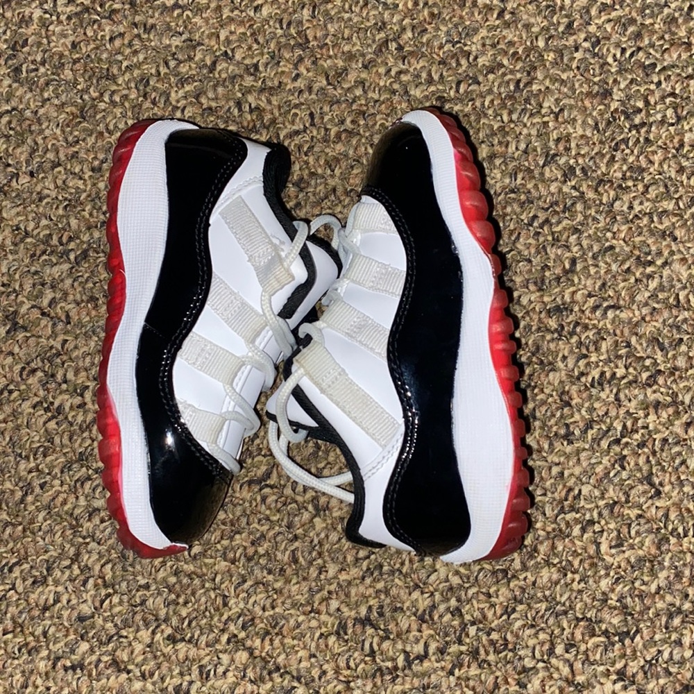 Size 7 black and white Jordan’s for toddlers